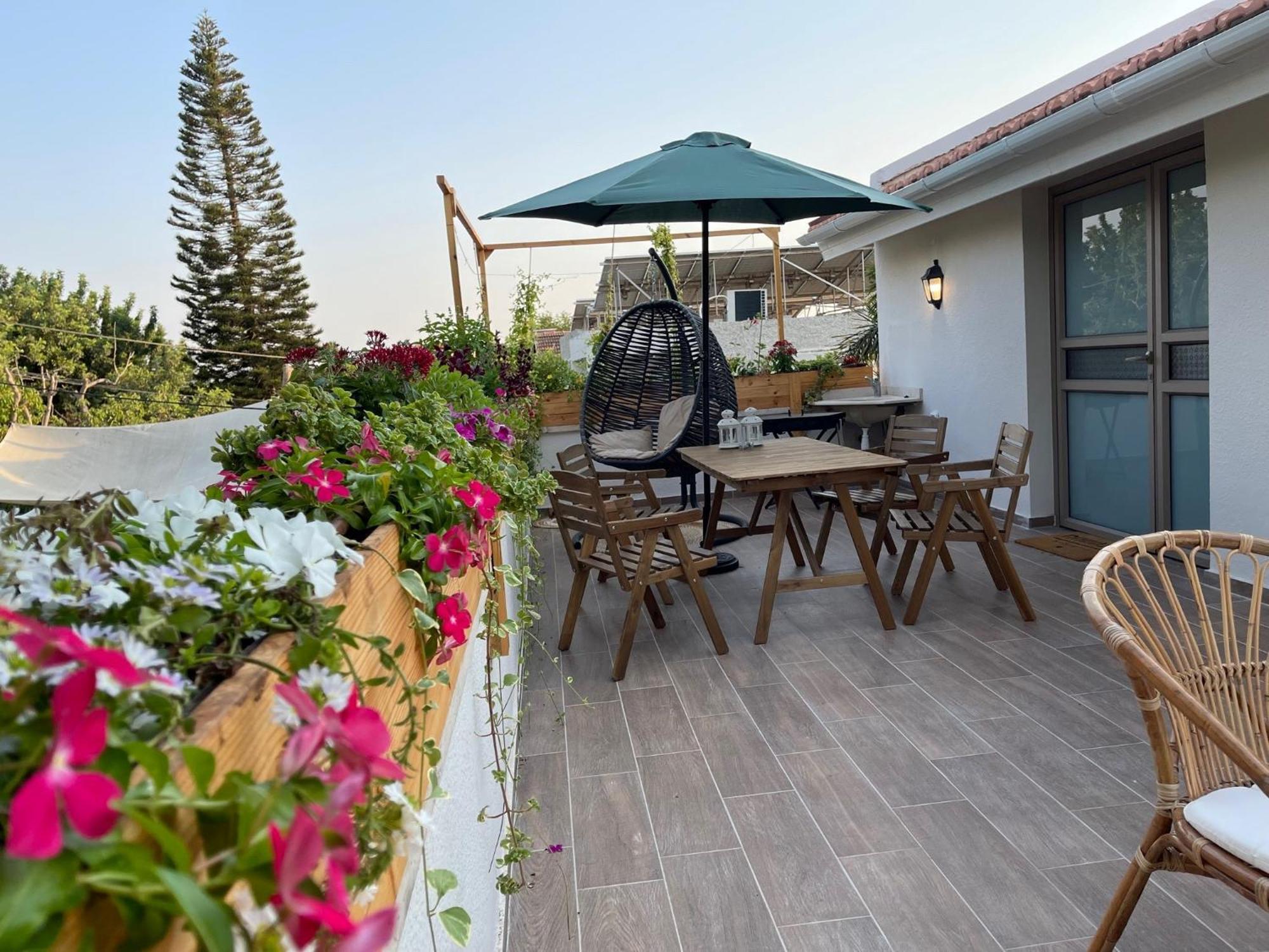 Bar-On Vacation Resort - Nature, Culture, Tours & Tastes Near Nahariyya - בר-און ריזורט, בתי מפונים , טבע, תרבות, סיורים וקולינריה Ben 'Ammi Rum bild