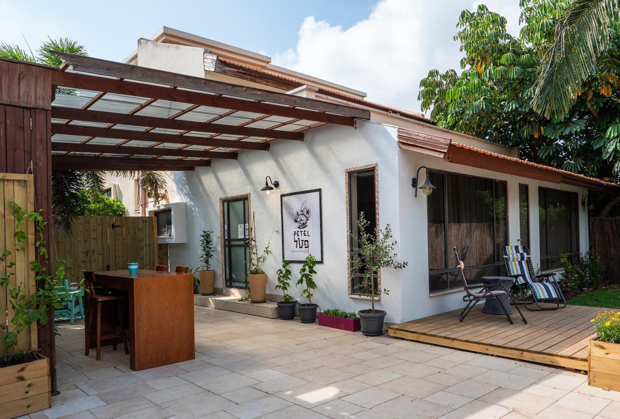 Bar-On Vacation Resort - Nature, Culture, Tours & Tastes Near Nahariyya - בר-און ריזורט, בתי מפונים , טבע, תרבות, סיורים וקולינריה Ben 'Ammi Rum bild