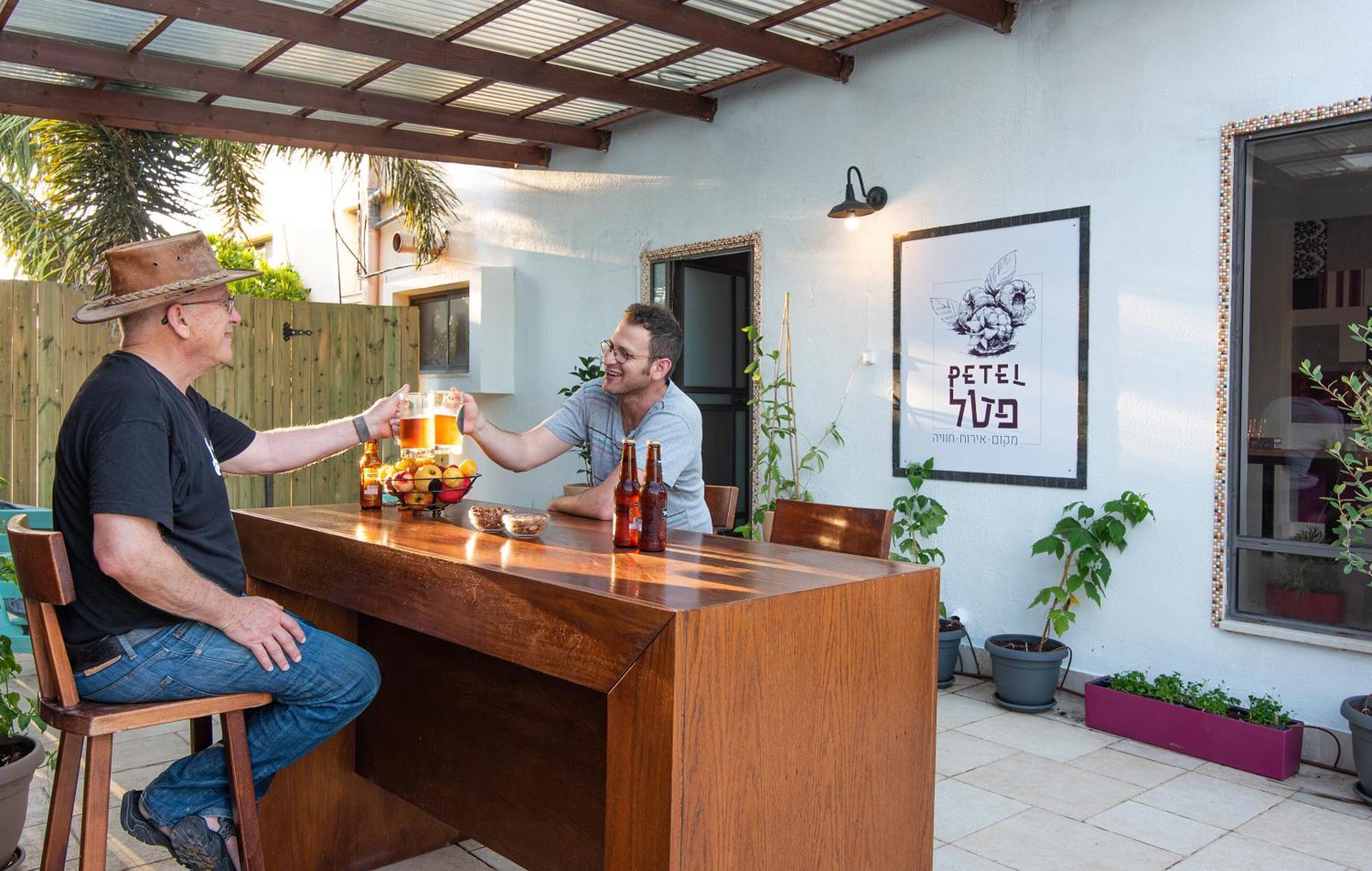 Bar-On Vacation Resort - Nature, Culture, Tours & Tastes Near Nahariyya - בר-און ריזורט, בתי מפונים , טבע, תרבות, סיורים וקולינריה Ben 'Ammi Rum bild